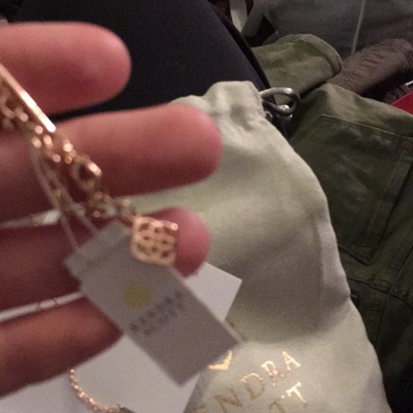 KENDRA SCOTT NECKLACE!! NWT🤩💫 - Picture 3 of 3